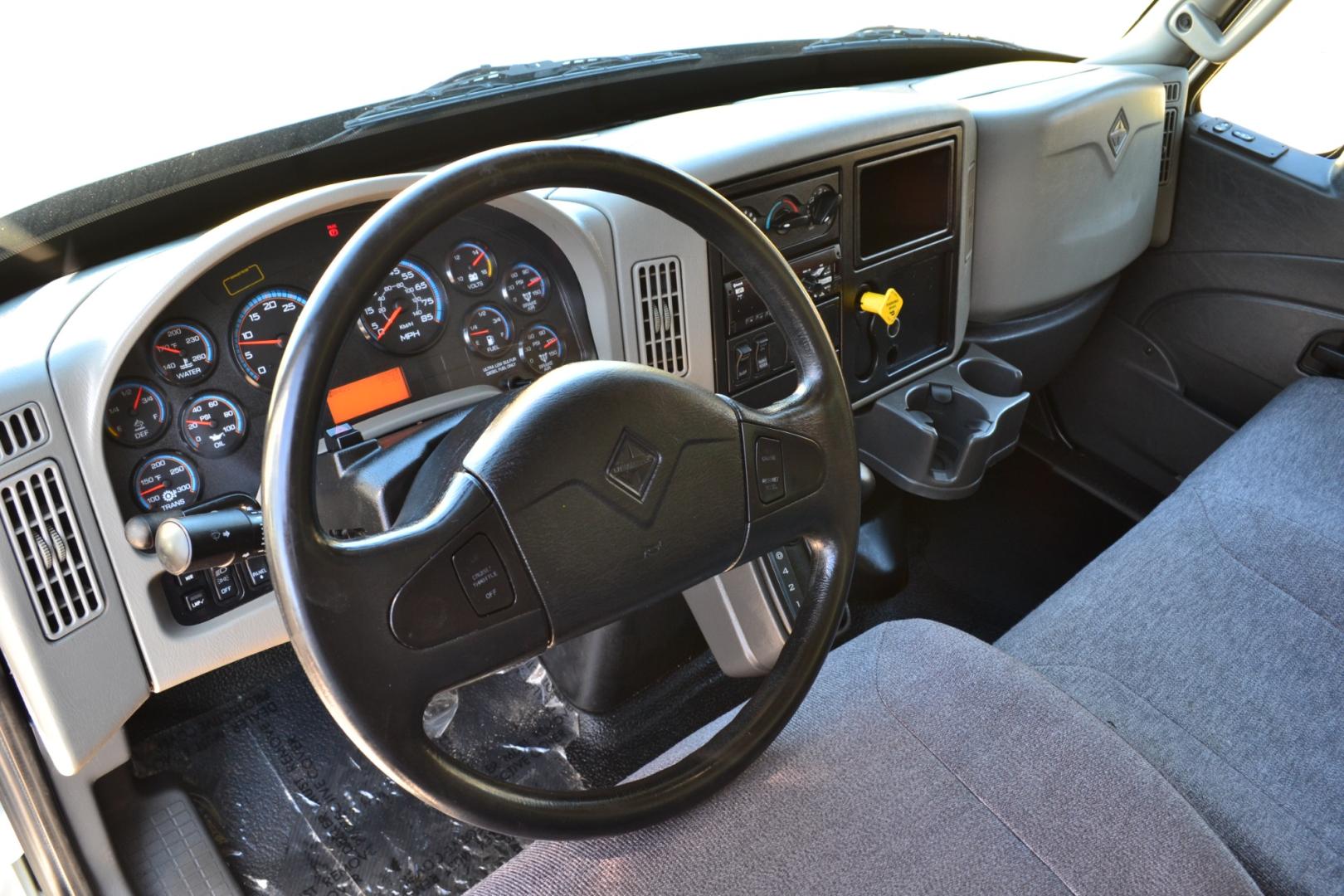 2016 WHITE /BLACK INTERNATIONAL 4300 with an CUMMINS ISB 6.7L 220HP engine, ALLISON 2100HS AUTOMATIC transmission, located at 9172 North Fwy, Houston, TX, 77037, (713) 910-6868, 29.887470, -95.411903 - Photo#19